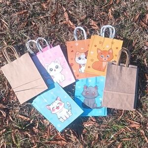 (18) Gift Bags Set